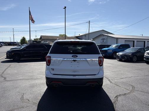 Oxford White 2018 Ford Explorer XLT