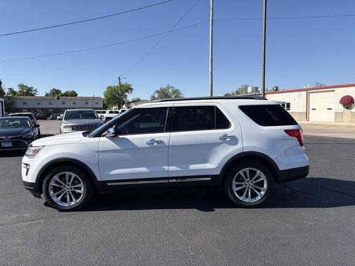 Oxford White 2018 Ford Explorer XLT