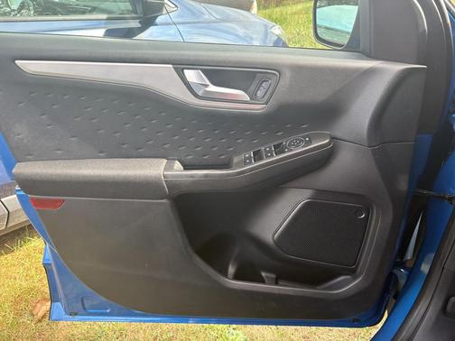 Velocity Blue Metallic 2020 Ford Escape SE