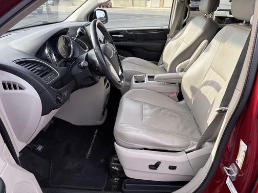 2013 Chrysler Town & Country Touring