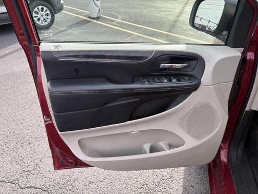 2013 Chrysler Town & Country Touring