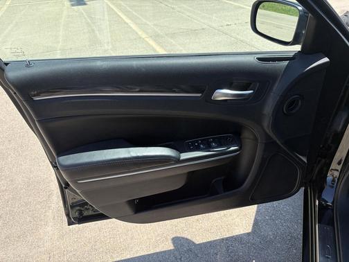 Gloss Black 2021 Chrysler 300 Touring