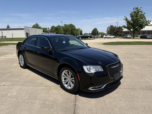 Gloss Black 2021 Chrysler 300 Touring