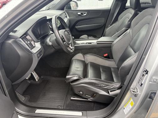 2021 Volvo XC60 T5 R-Design