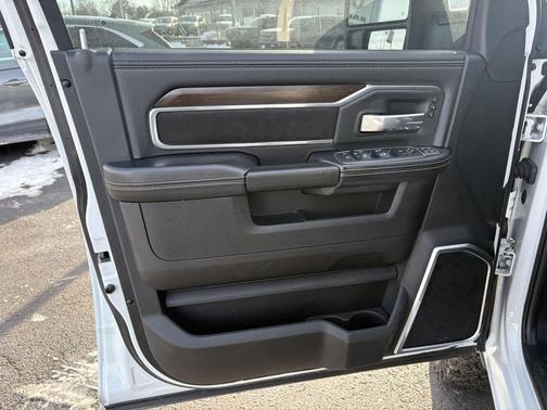 2023 RAM 3500 Laramie Crew Cab 4x4 6'4' Box