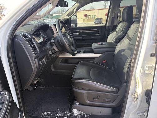 2023 RAM 3500 Laramie Crew Cab 4x4 6'4' Box