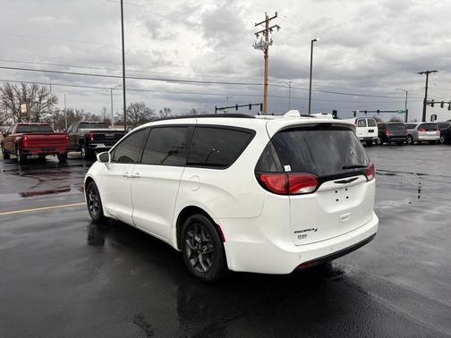 2018 Chrysler Pacifica Touring-L Plus