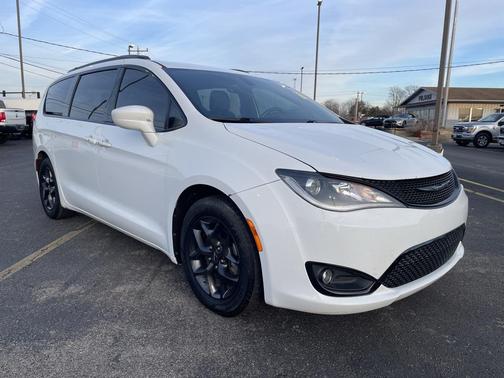 2018 Chrysler Pacifica Touring-L Plus