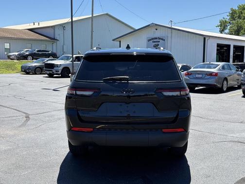 Diamond Black Crystal Pearlcoat 2025 Jeep Grand Cherokee L Altitude