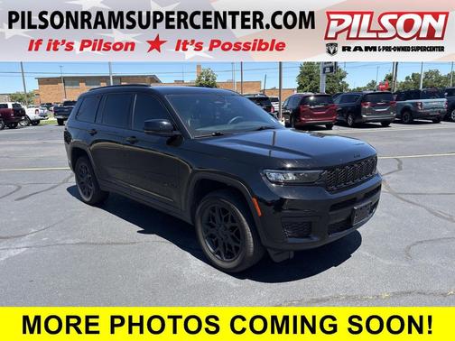 Diamond Black Crystal Pearlcoat 2025 Jeep Grand Cherokee L Altitude