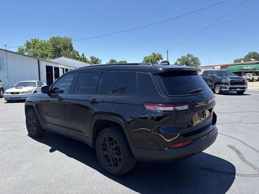 Diamond Black Crystal Pearlcoat 2025 Jeep Grand Cherokee L Altitude