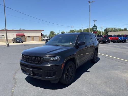 Diamond Black Crystal Pearlcoat 2025 Jeep Grand Cherokee L Altitude
