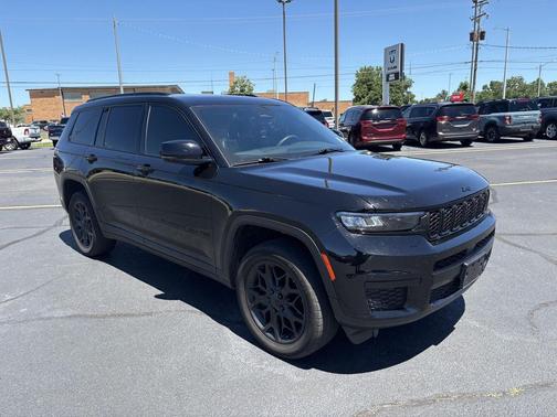 Diamond Black Crystal Pearlcoat 2025 Jeep Grand Cherokee L Altitude