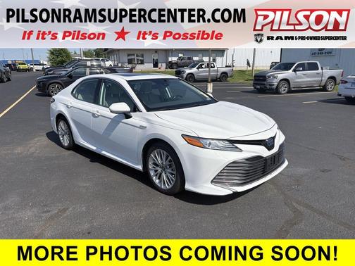 Super White 2020 Toyota Camry Hybrid XLE