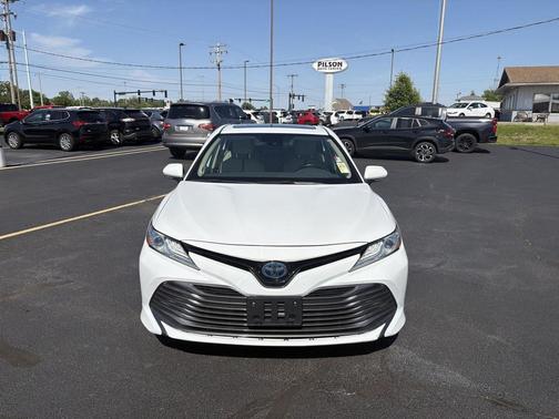 Super White 2020 Toyota Camry Hybrid XLE