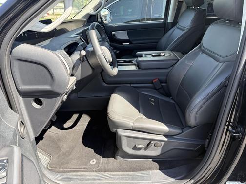 Agate Black 2025 Ford Expedition Active