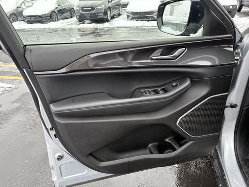 2022 Jeep Grand Cherokee L Altitude