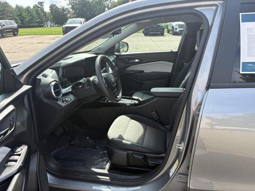 Sterling Gray Metallic 2025 Chevrolet Trax LT