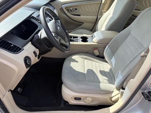 Ingot Silver Metallic 2014 Ford Taurus SE