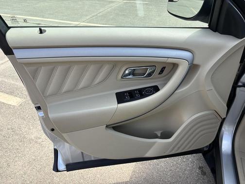 Ingot Silver Metallic 2014 Ford Taurus SE