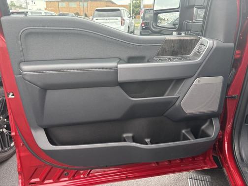 Rapid Red Metallic Tinted Clearcoat 2024 Ford F-250 Lariat