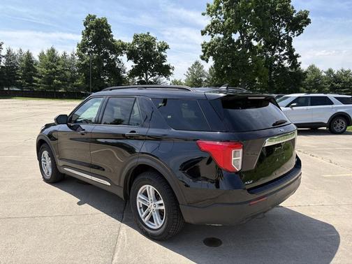 Agate Black Metallic 2024 Ford Explorer XLT