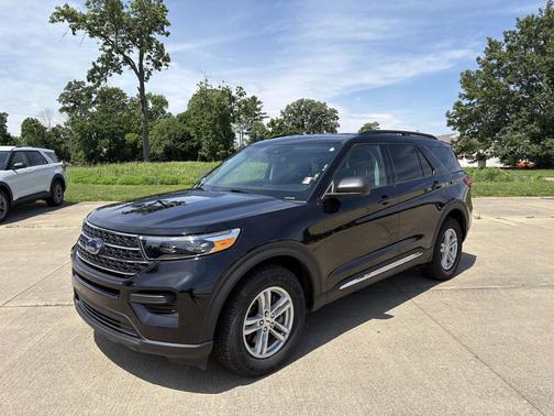 Agate Black Metallic 2024 Ford Explorer XLT
