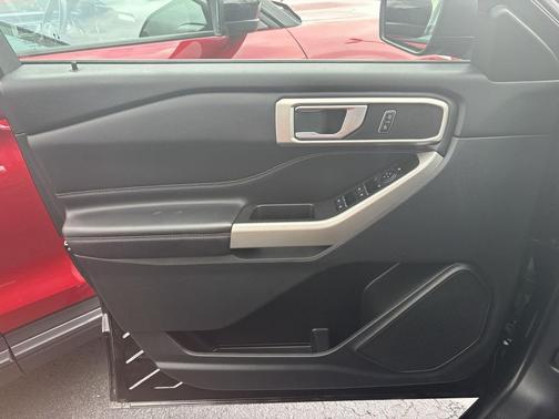 Agate Black Metallic 2024 Ford Explorer XLT