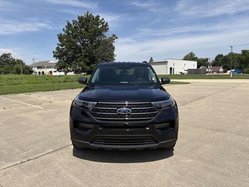Agate Black Metallic 2024 Ford Explorer XLT