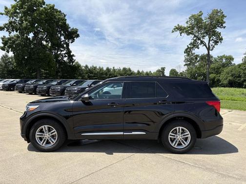 Agate Black Metallic 2024 Ford Explorer XLT