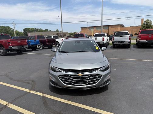 Sterling Gray Metallic 2024 Chevrolet Malibu FWD 1LT