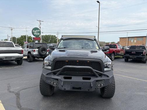Brilliant Black Crystal Pearl 2018 RAM 1500 Sport