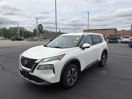 Pearl White Tricoat 2022 Nissan Rogue SV