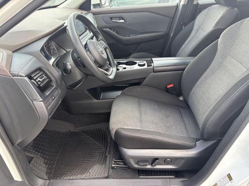 Pearl White Tricoat 2022 Nissan Rogue SV