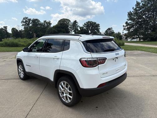 Bright White Clearcoat 2023 Jeep Compass Latitude Lux