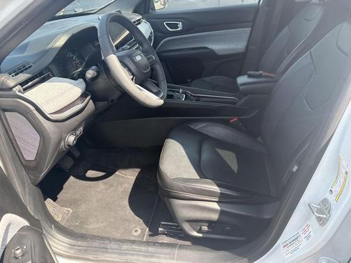 Bright White Clearcoat 2023 Jeep Compass Latitude Lux