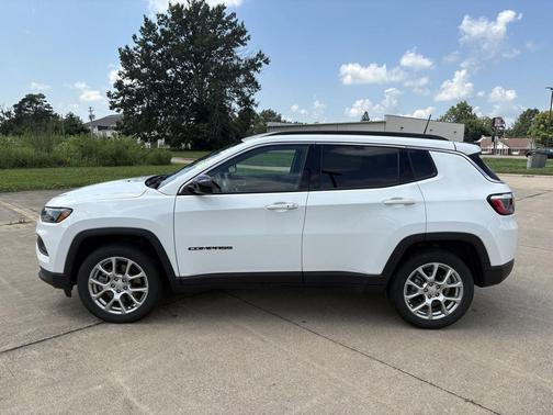Bright White Clearcoat 2023 Jeep Compass Latitude Lux