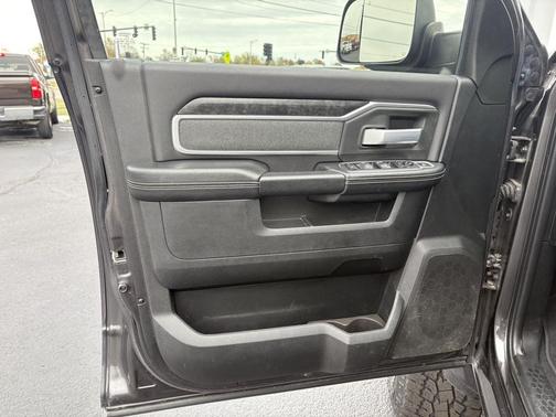 2021 RAM 2500 Big Horn Crew Cab 4x4 6'4' Box