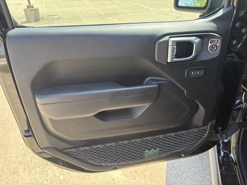 Black Clearcoat 2022 Jeep Wrangler Willys