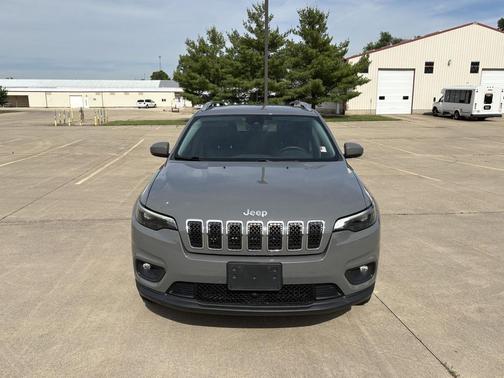 Sting-Gray Clearcoat 2021 Jeep Cherokee Latitude Lux