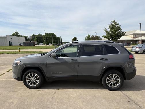 Sting-Gray Clearcoat 2021 Jeep Cherokee Latitude Lux
