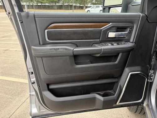 2024 RAM 2500 Laramie Crew Cab 4x4 6'4' Box