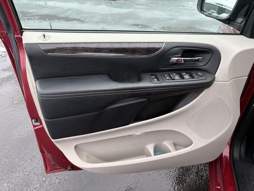 2015 Chrysler Town & Country Touring-L