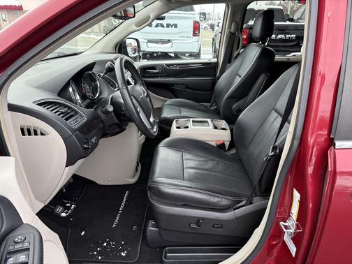 2015 Chrysler Town & Country Touring-L