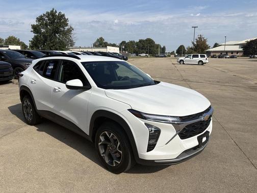 Summit White 2025 Chevrolet Trax LT