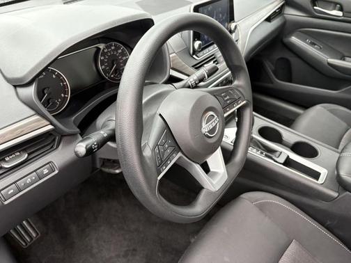 Super Black 2025 Nissan Altima SV FWD