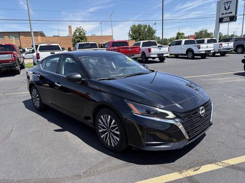 Super Black 2025 Nissan Altima SV FWD