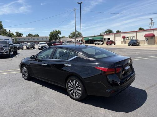 Super Black 2025 Nissan Altima SV FWD