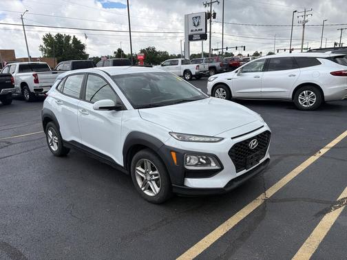 Chalk White 2019 Hyundai KONA SE