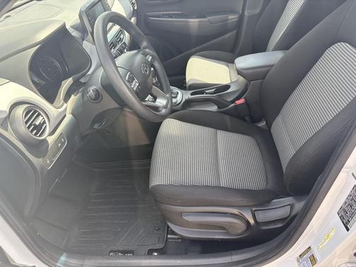 Chalk White 2019 Hyundai KONA SE